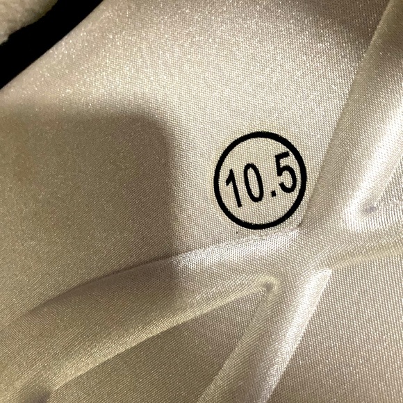 Nfinity Women’s Volleyball Sneakers Final Price - Picture 7 of 9